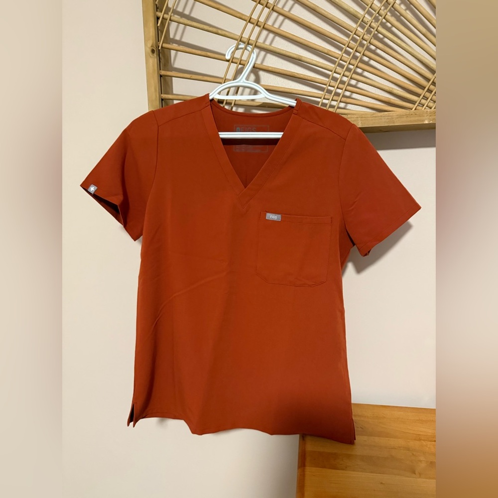 FIGS Catarina One-Pocket Scrub Top